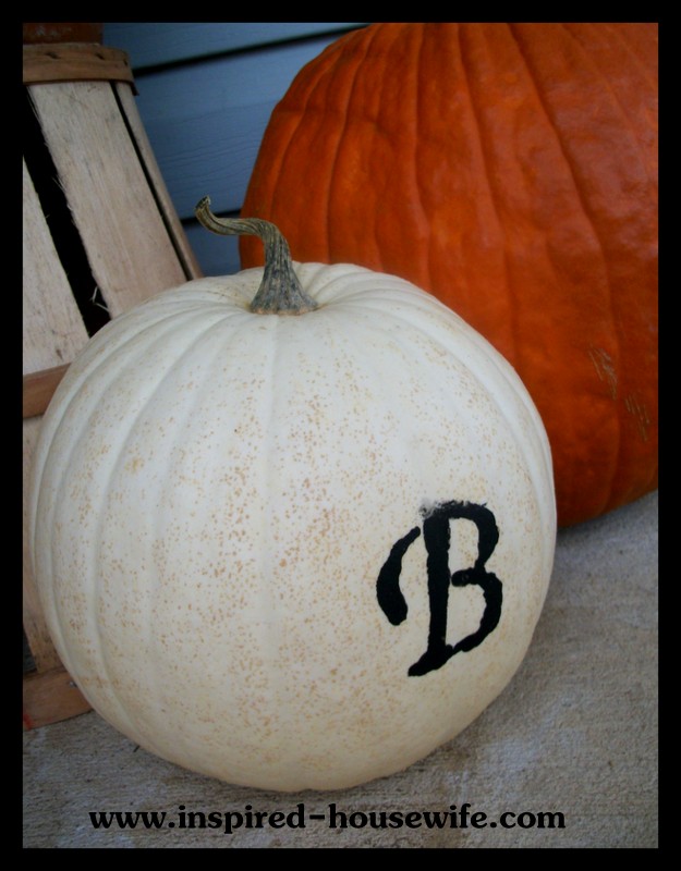 Inspired-Housewife:  Personalized and Inexpensive Fall Decorating Ideas, Porch Decor Tips perfect for Halloween or Thanksgiving, Autumn or Harvest decorations